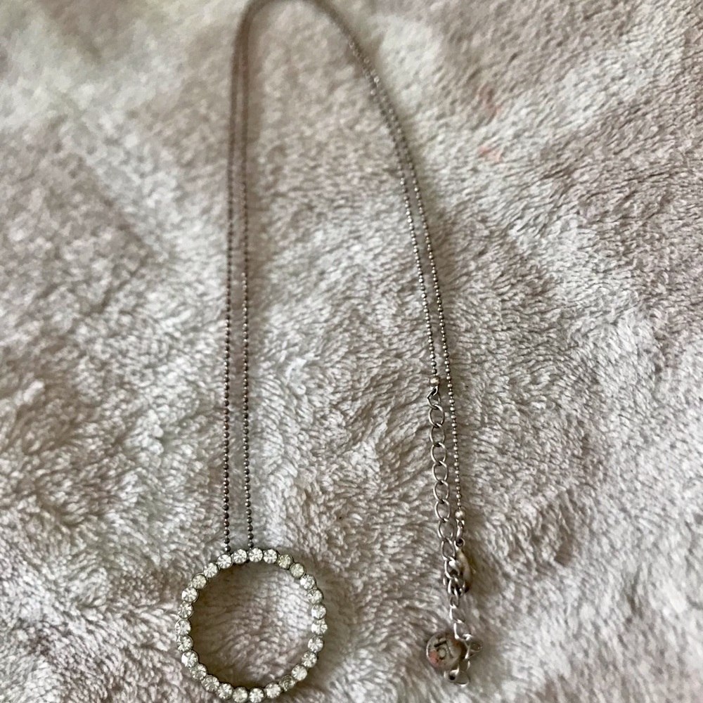 Elegant Silver Pendant Necklace - Picture 2 of 3